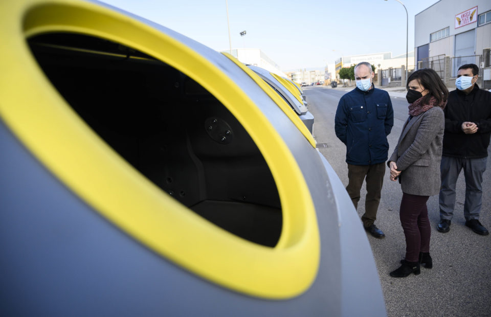 Almería recoge 1,6 millones de kilos más de residuos en 2021 en los contenedores gris, amarillo, azul y verde que en todo el año anterior